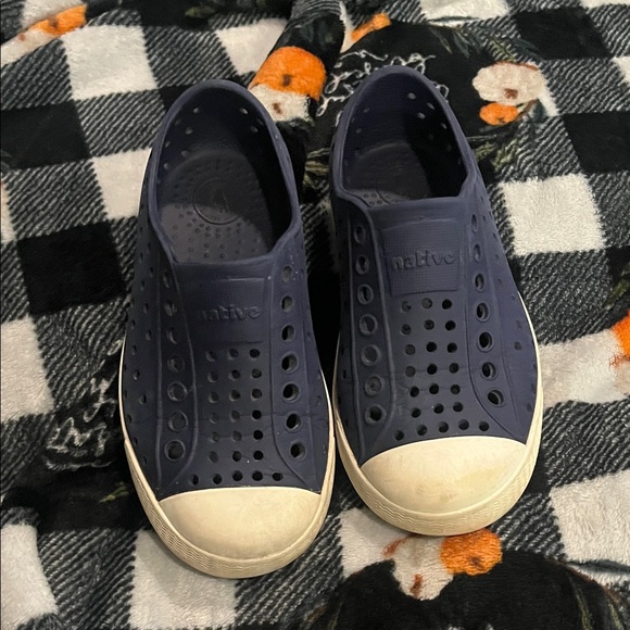 B55 9C Native Navy Blue Perforated Slip-Ons, see all pics - Picture 1 of 4